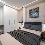 P Deluxe Suites 9