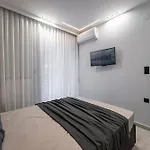 P Deluxe Suites 9