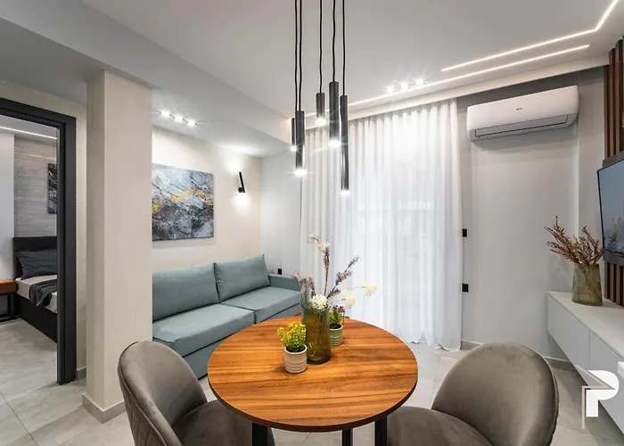 P Deluxe Suites 9